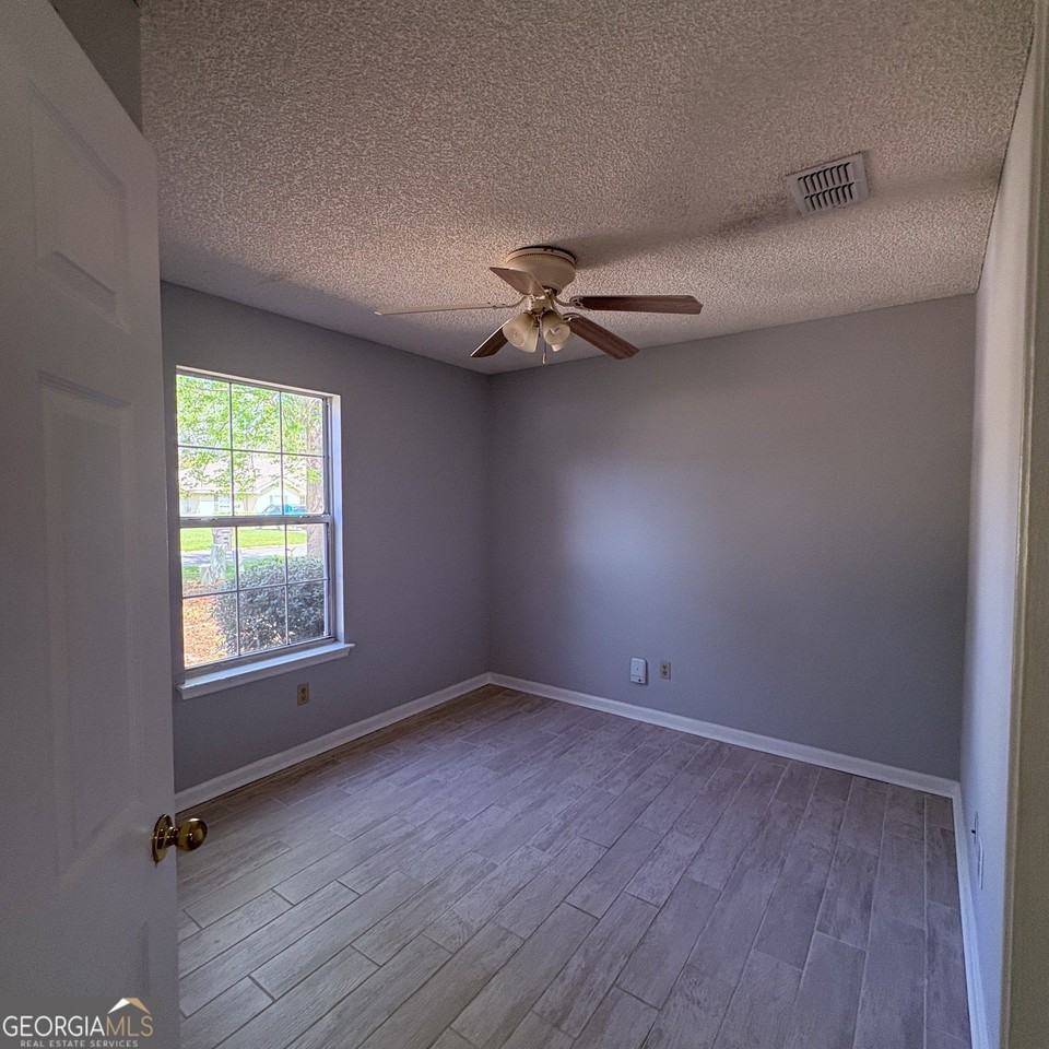 175 Talbot Ct - Photo 3 of 20