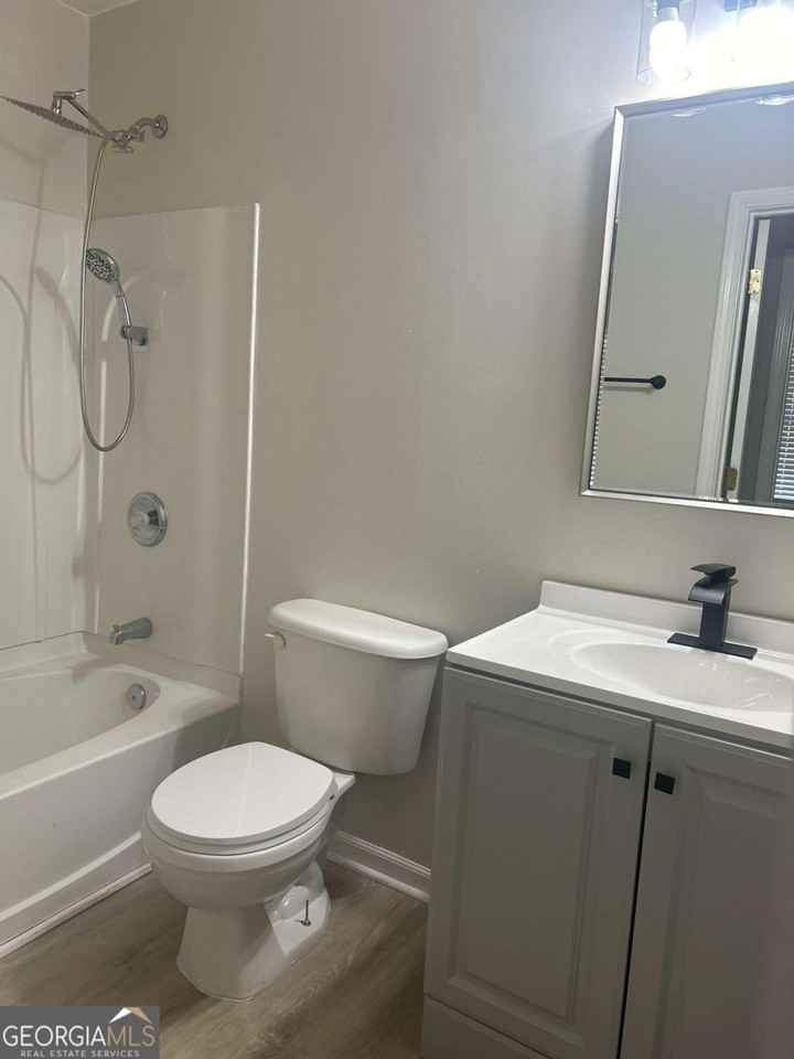 2762 Parkway Cv - Photo 4 of 8