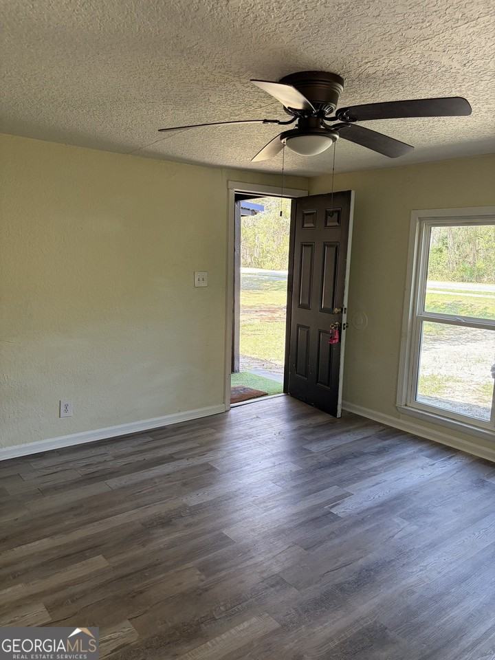 307 Finley St - Photo 4 of 17