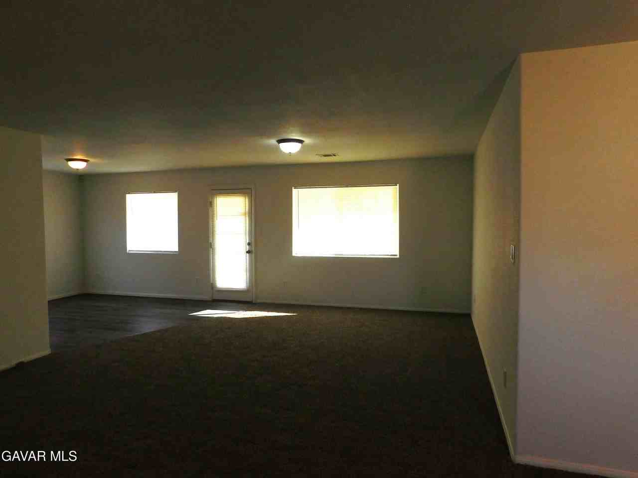 8312 Tamarack Ave - Photo 6 of 28