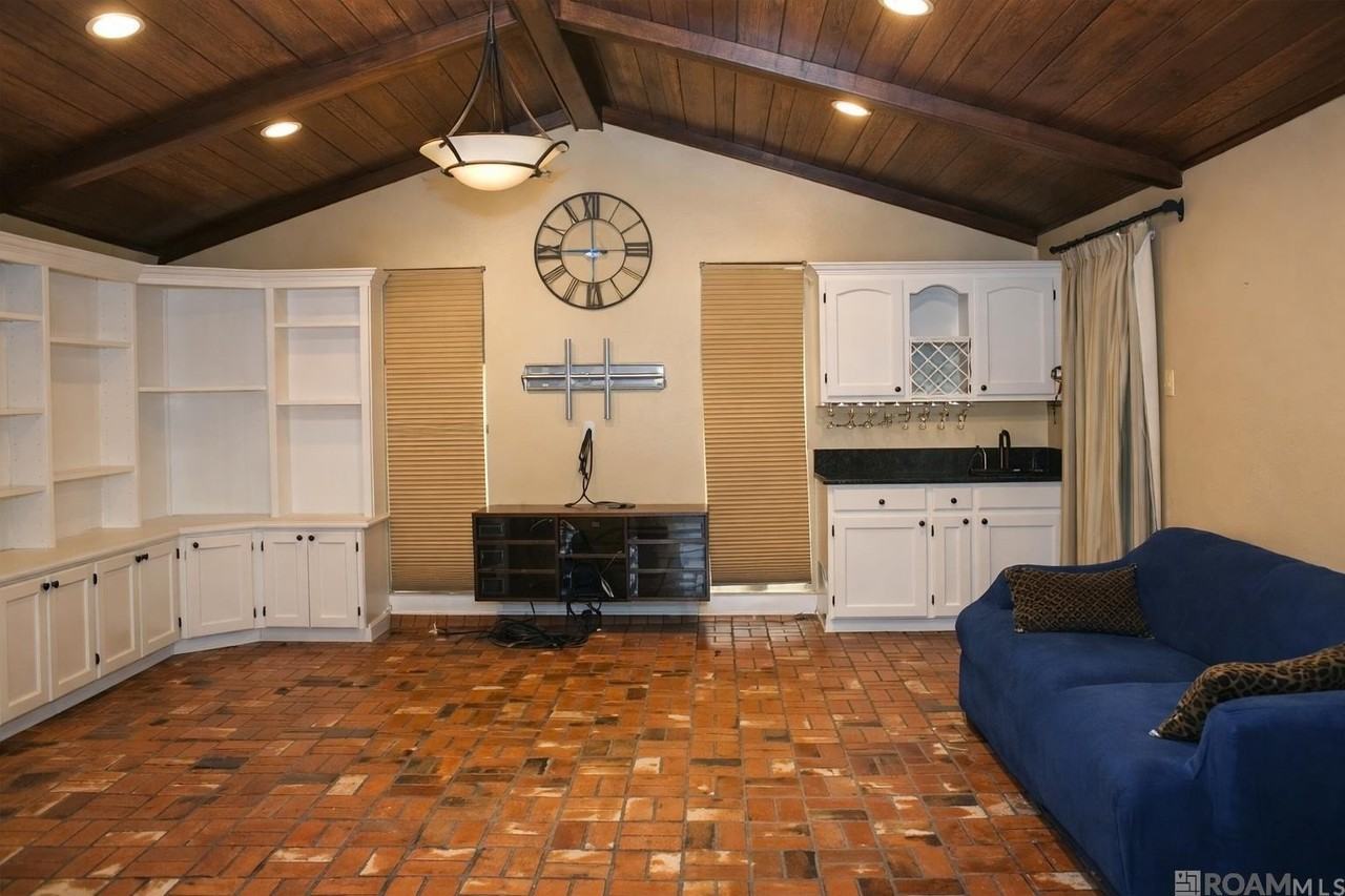 336 Seyburn Dr - Photo 3 of 7