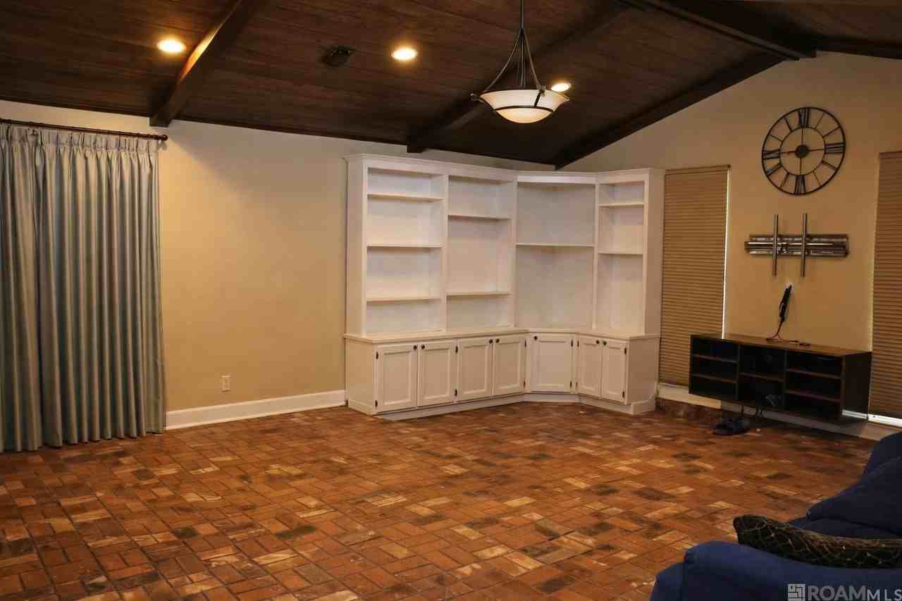 336 Seyburn Dr - Photo 4 of 7