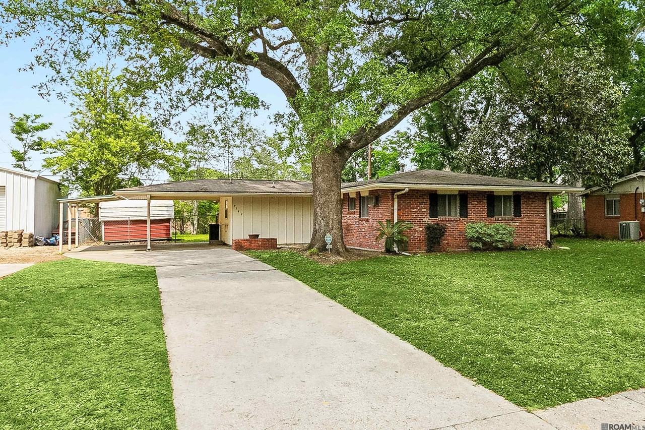 9267 Kingcrest Pkwy - Photo 2 of 12