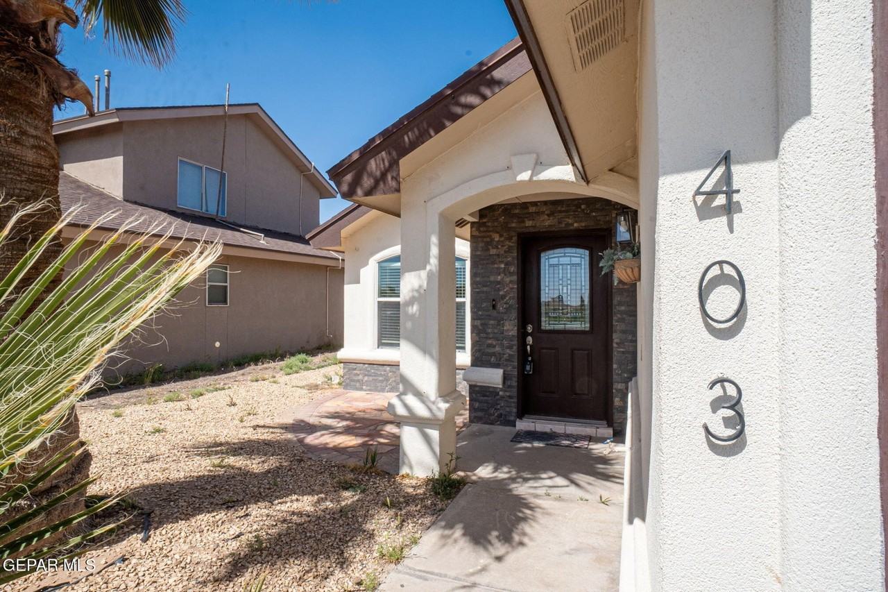 403 Wisconsin Ct - Photo 3 of 21