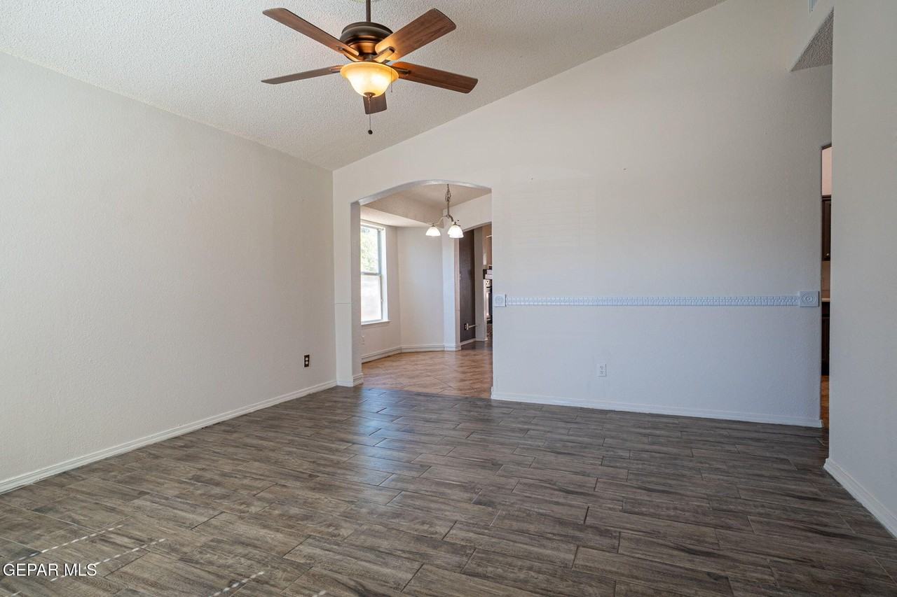 403 Wisconsin Ct - Photo 5 of 21