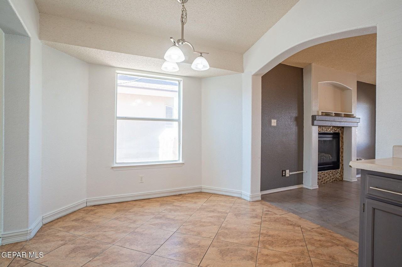 403 Wisconsin Ct - Photo 6 of 21