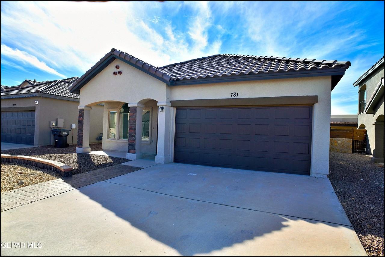 781 Croxdale St - Photo 4 of 45