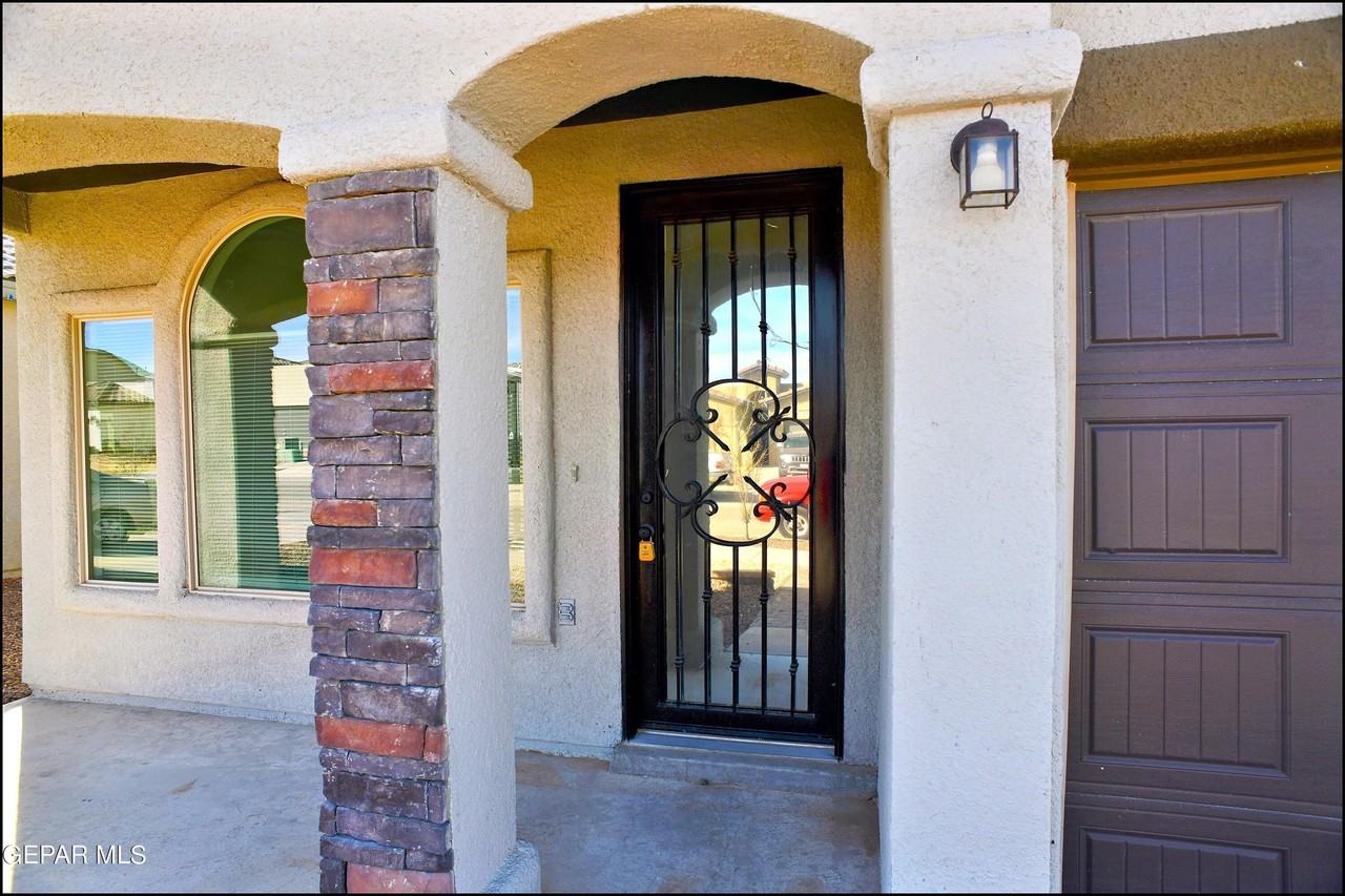 781 Croxdale St - Photo 5 of 45