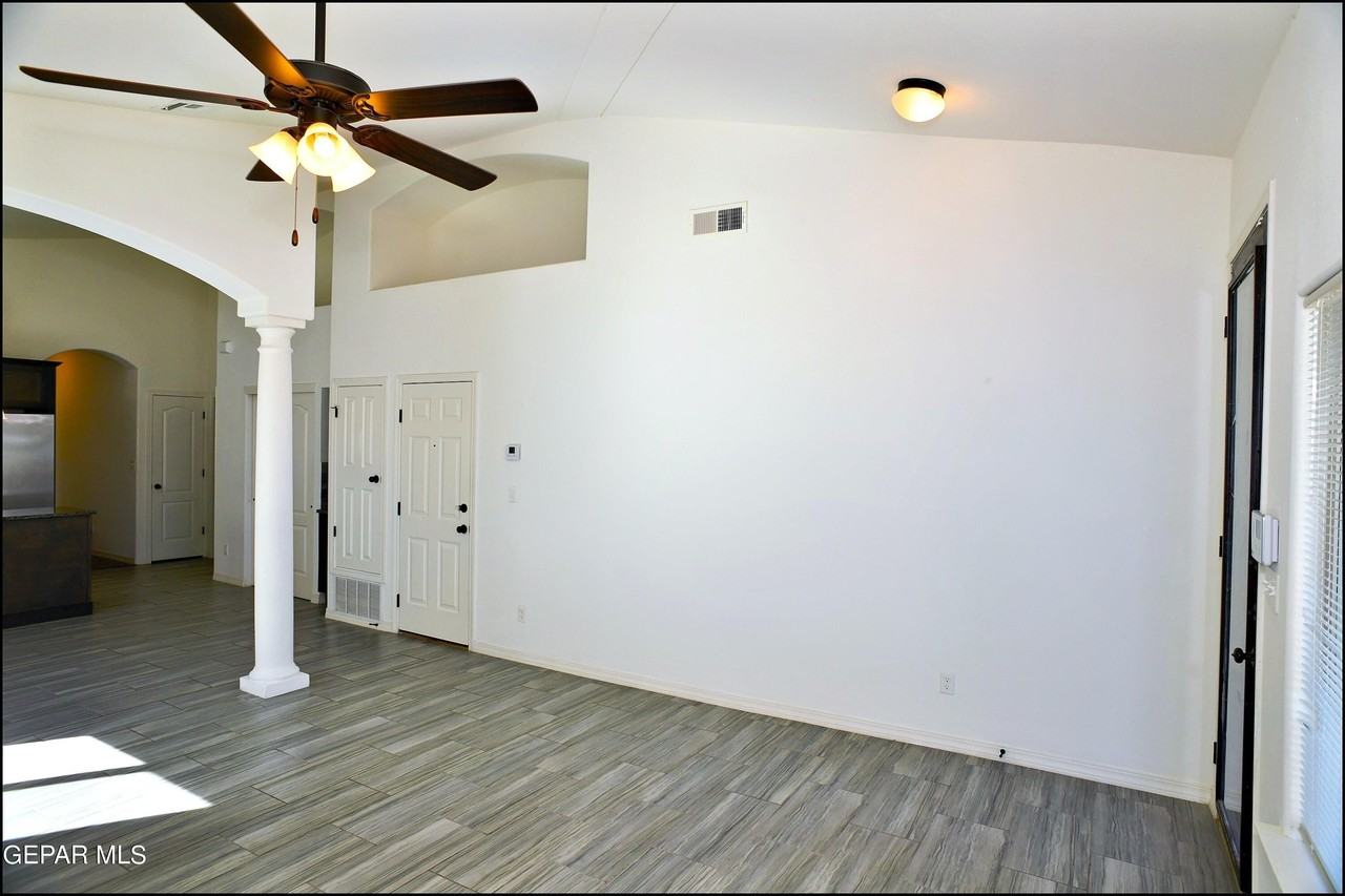 781 Croxdale St - Photo 7 of 45