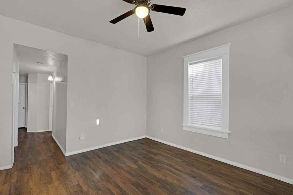 408 Nino Aguilera St - Photo 5 of 28