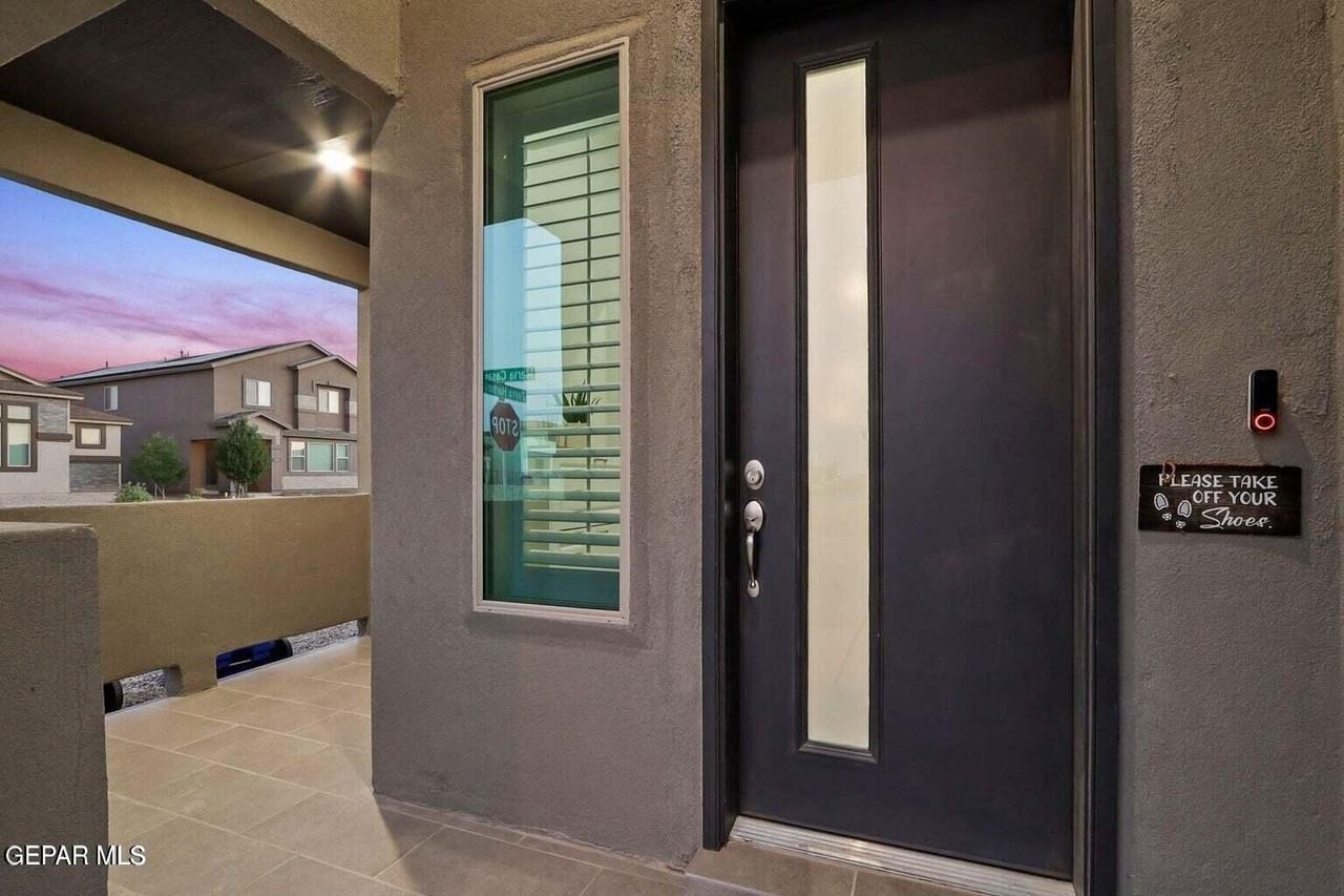 2621 Maria Casas St - Photo 6 of 41