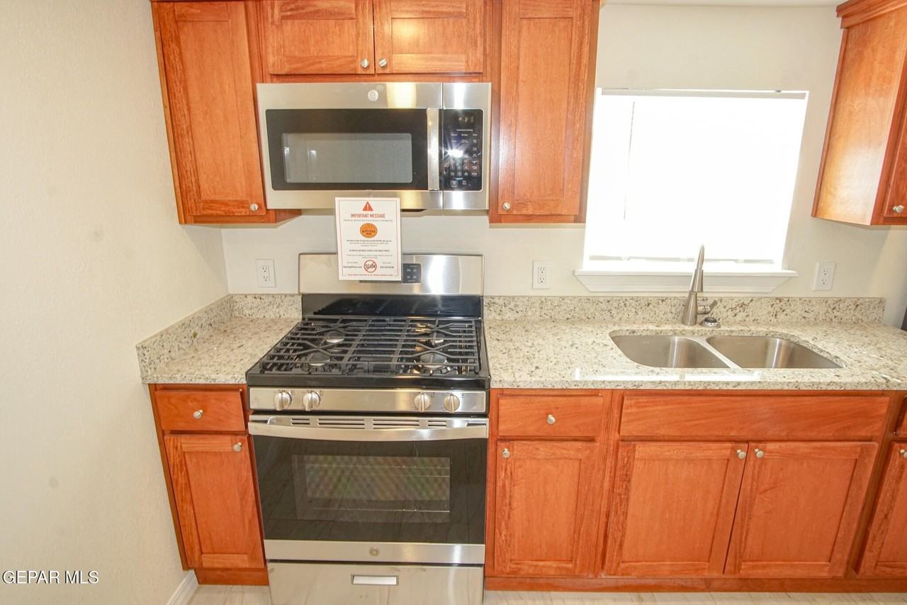 7320 Dale Rd Apt 3 - Photo 4 of 13