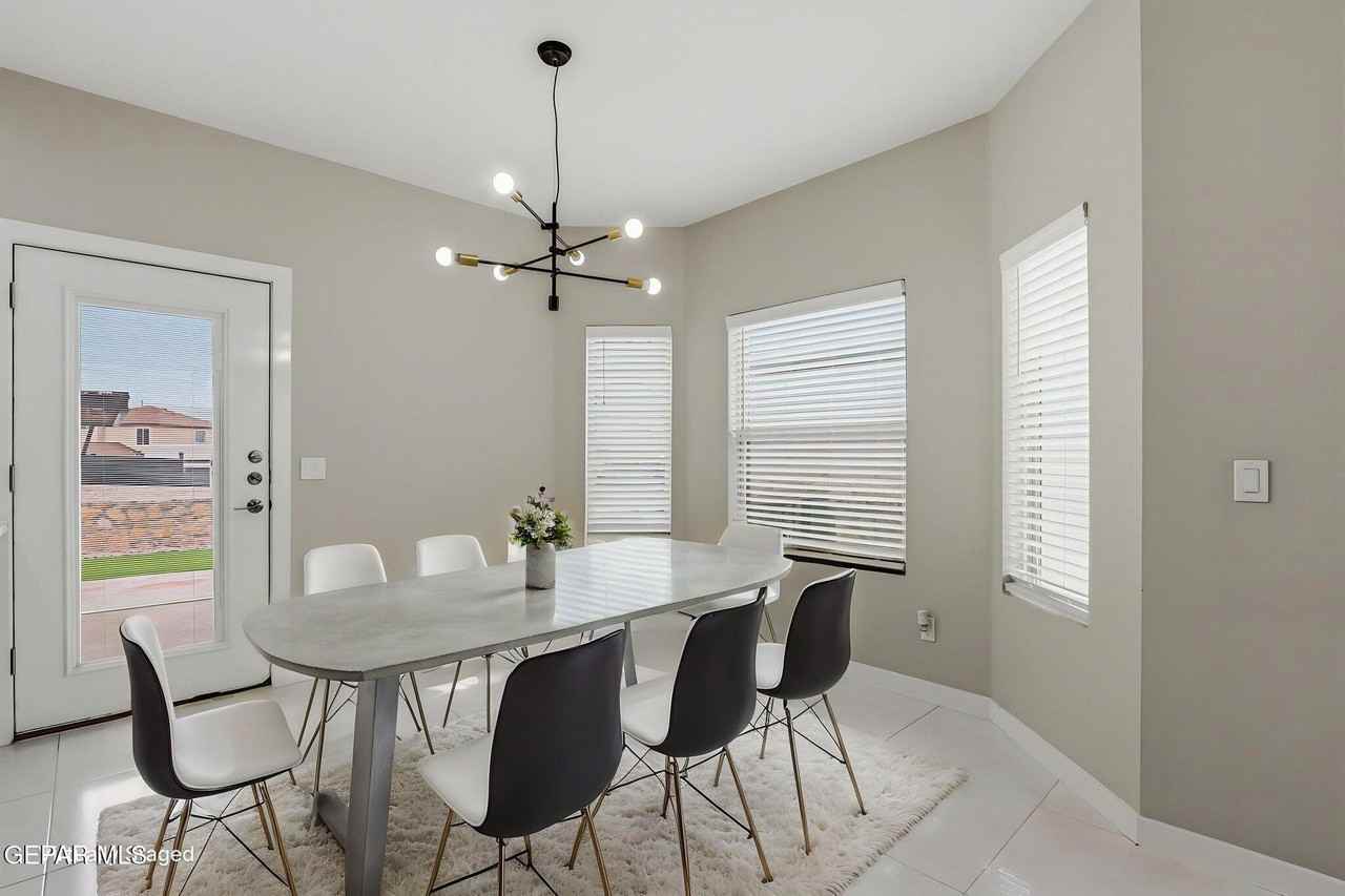 151 N Halstead Dr - Photo 4 of 22