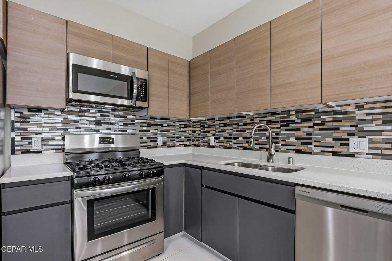 151 N Halstead Dr - Photo 6 of 22