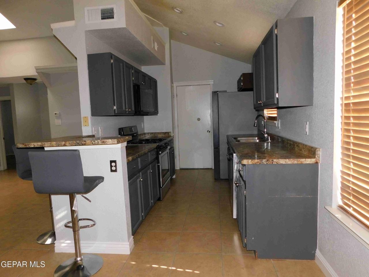 8609 Pilgrimage Cir - Photo 7 of 37