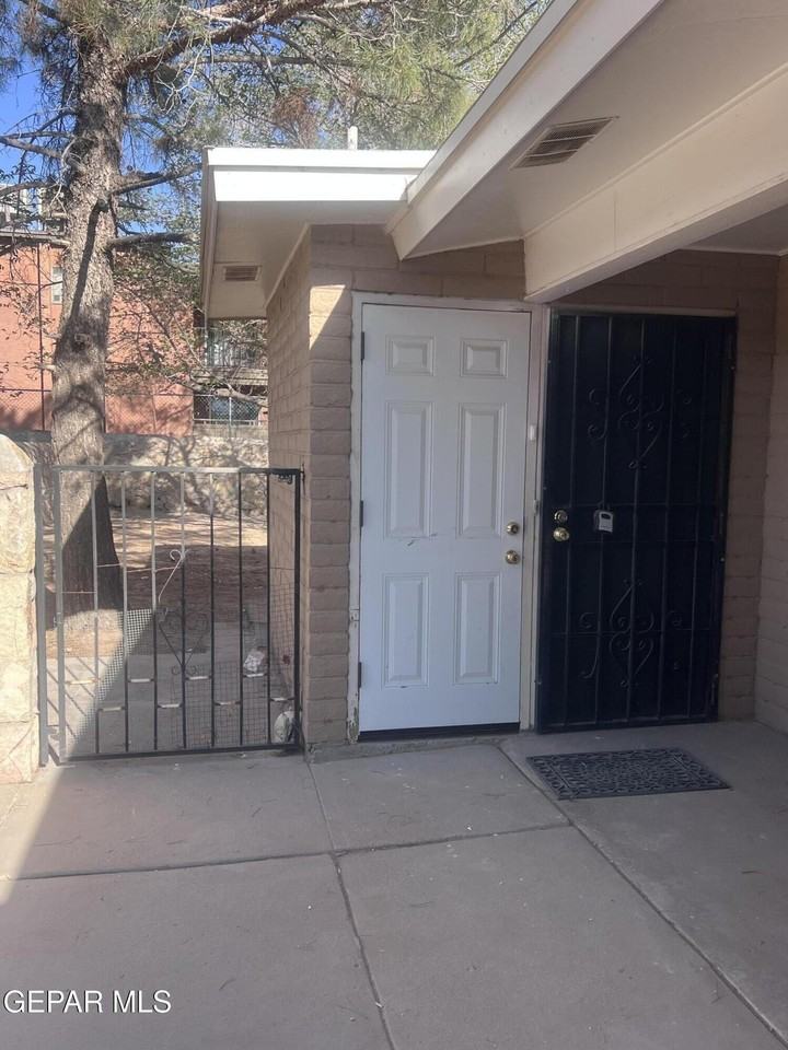 11244 Wharf Cove Dr Unit B - Photo 3 of 18