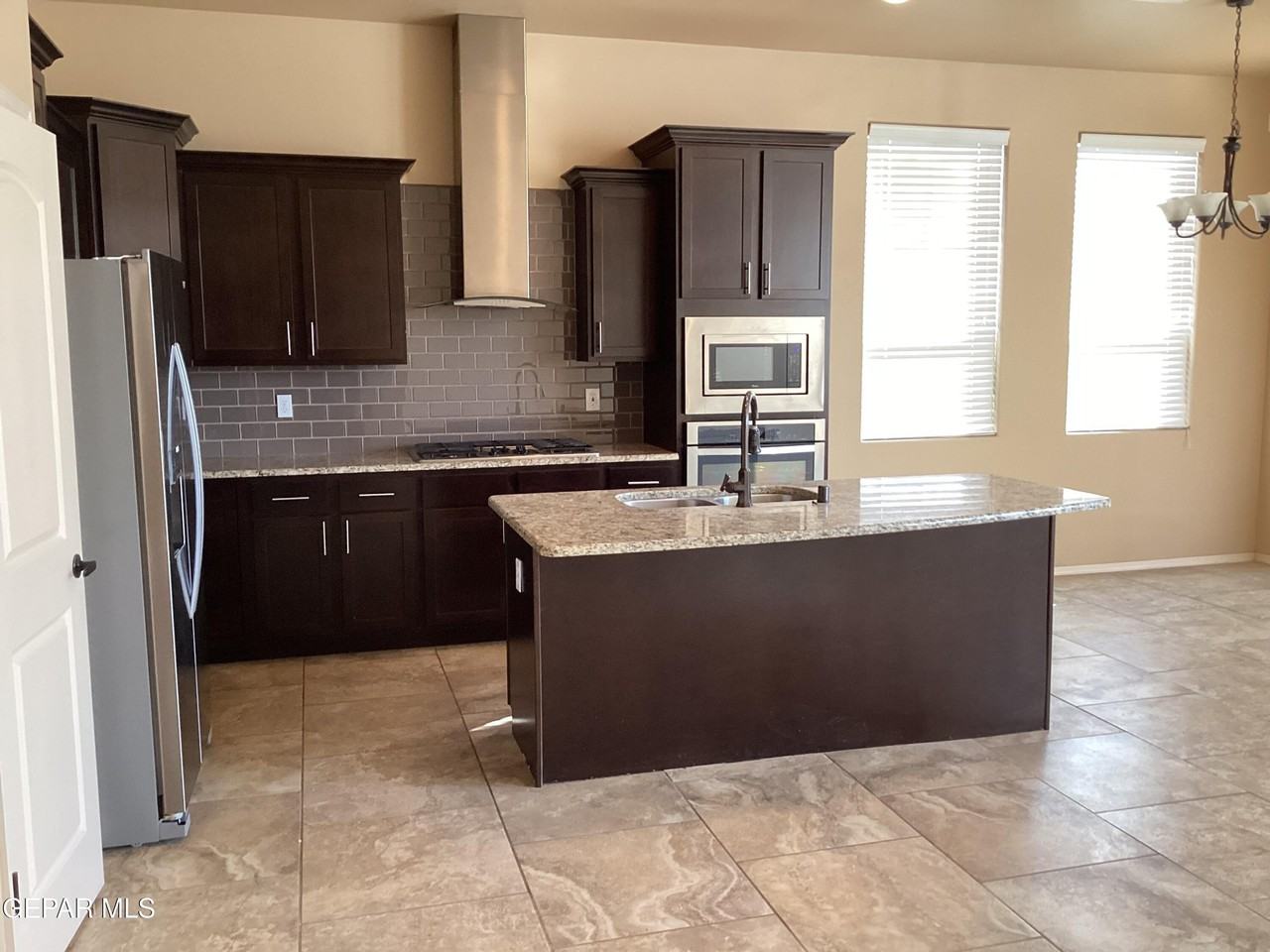 5511 Grove Dr - Photo 5 of 21