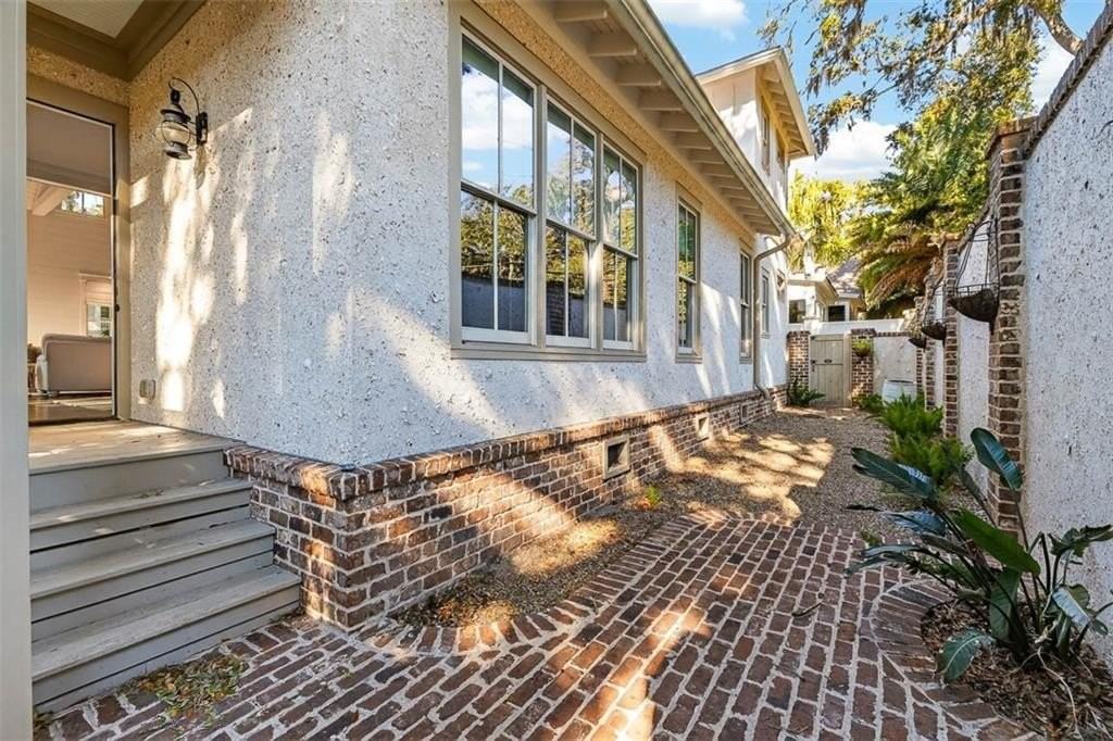 1030 Village Oaks Ln - Photo 3 of 43