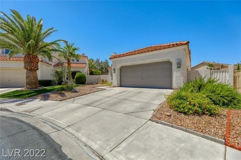 1433 Goldenspur Ln - Photo 3 of 40