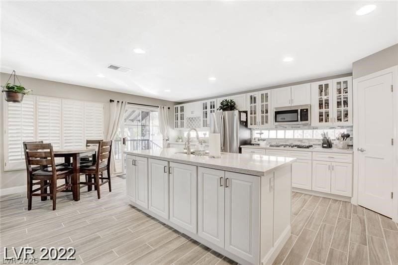 7 Old Lake Cir - Photo 2 of 40