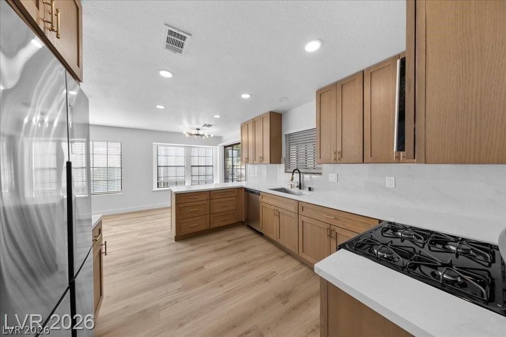 4821 Fiesta Lakes St - Photo 7 of 46