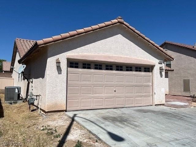 4039 Hollis St - Photo 2 of 12