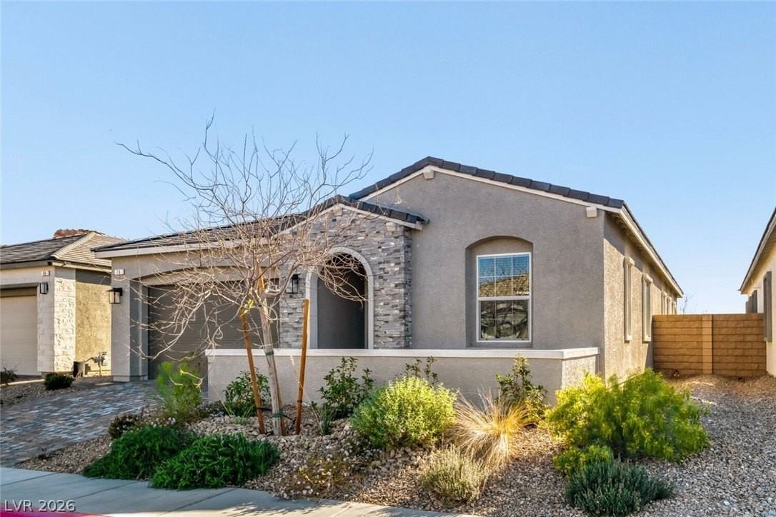 76 Tatahatso Point St - Photo 2 of 38