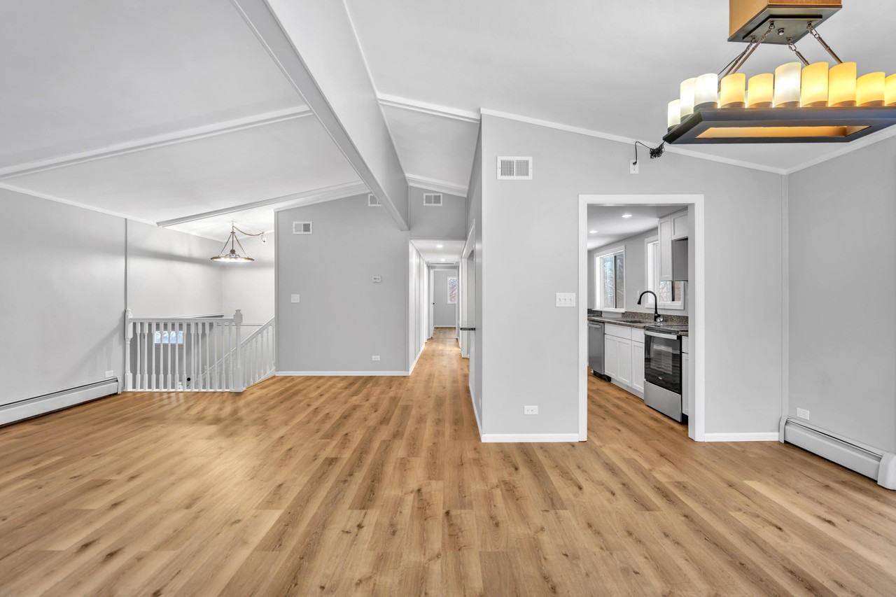 831 Opal Dr - Photo 2 of 33