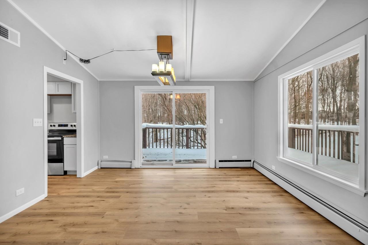 831 Opal Dr - Photo 4 of 33