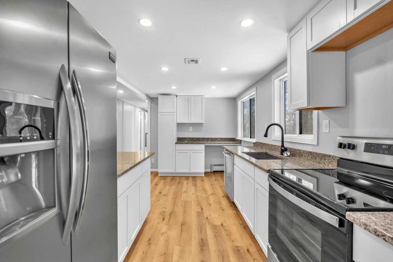 831 Opal Dr - Photo 7 of 33