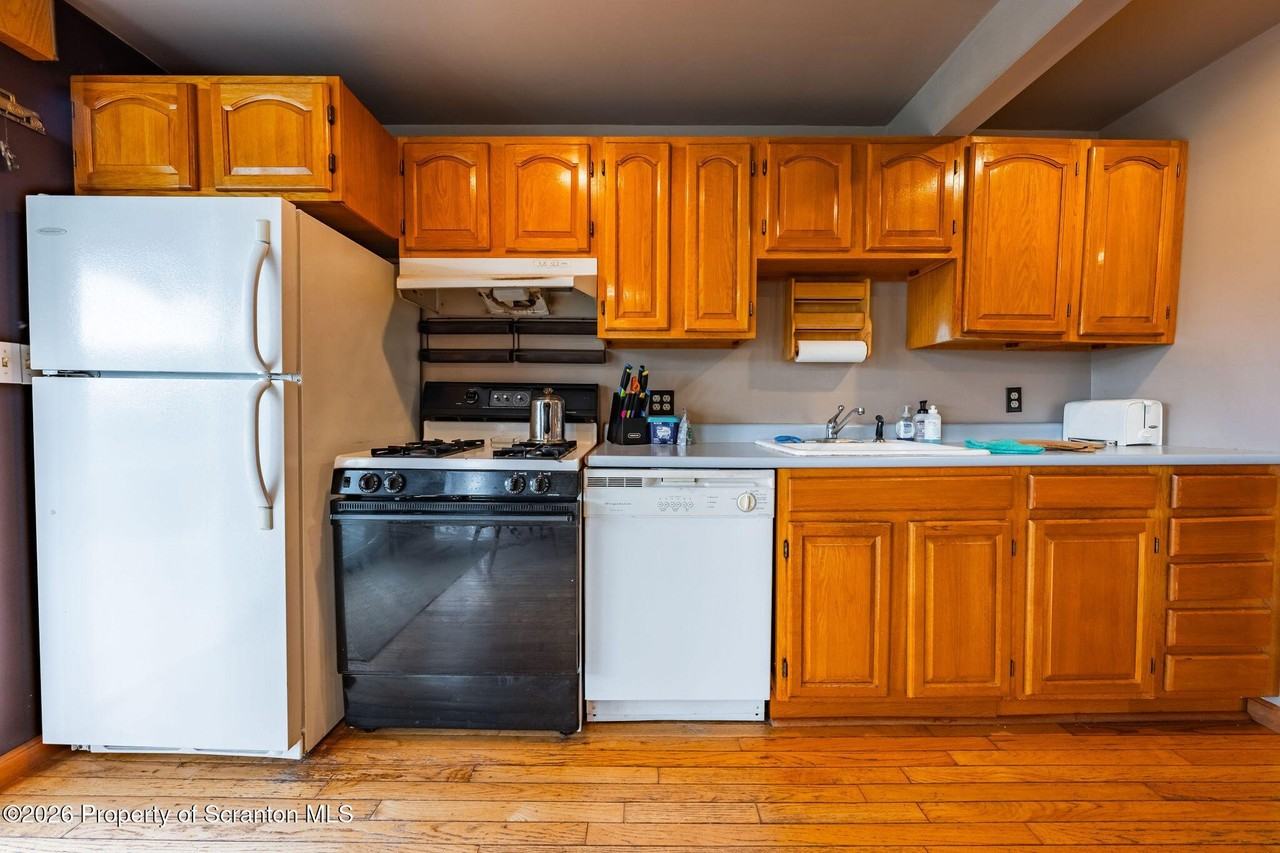 120 Evergreen Ln - Photo 7 of 16