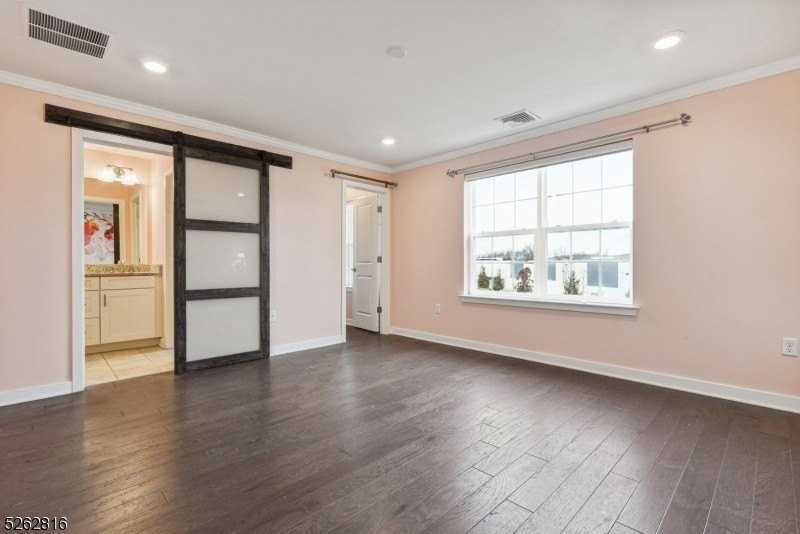 12 Gerhard Pl - Photo 7 of 14