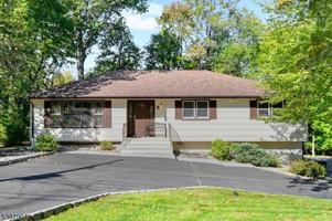 featured image of 30 Shrewsbury Dr