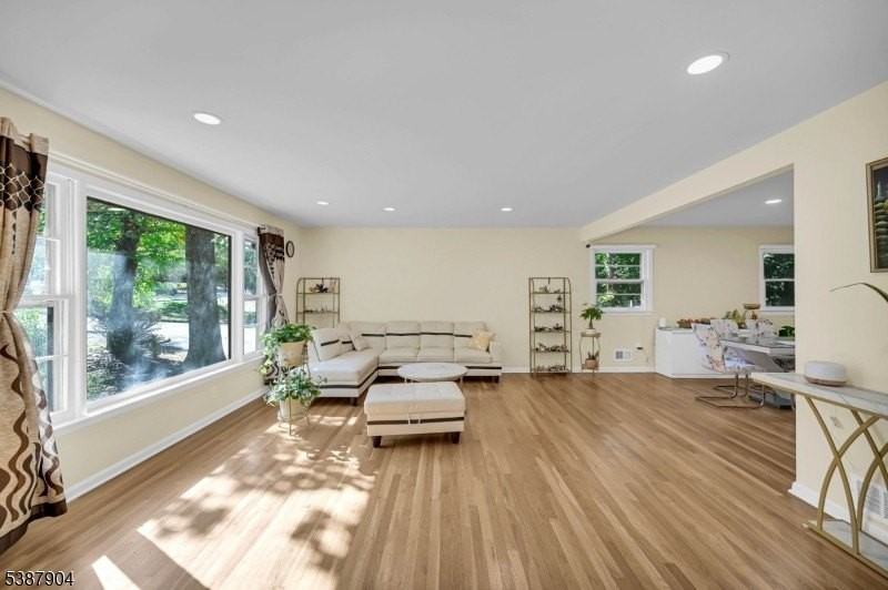 30 Shrewsbury Dr - Photo 4 of 40