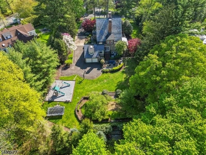 18 Chestnut Pl - Photo 2 of 34