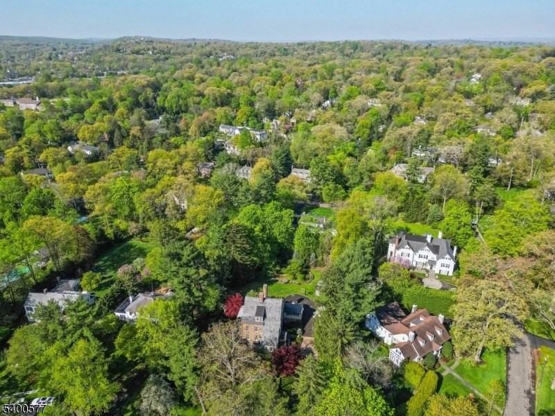 18 Chestnut Pl - Photo 3 of 34