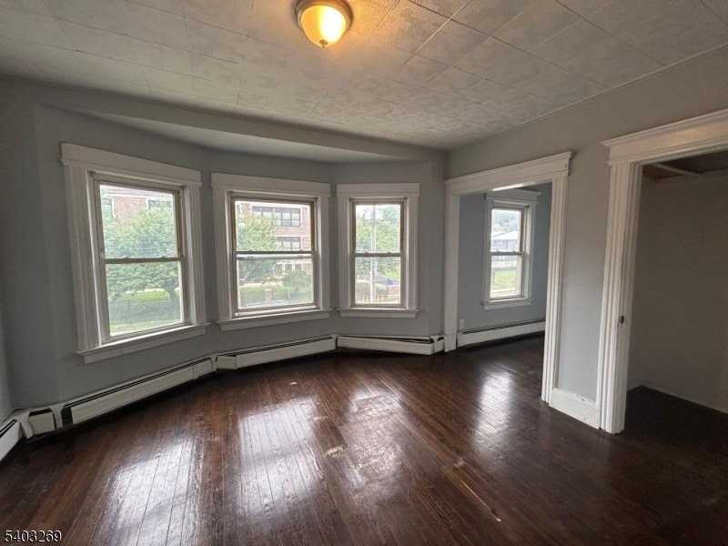 186 Union Ave - Photo 3 of 10