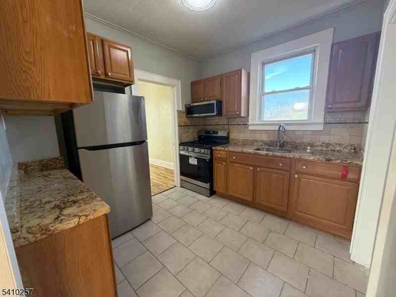 9 Orange Ave - Photo 2 of 31