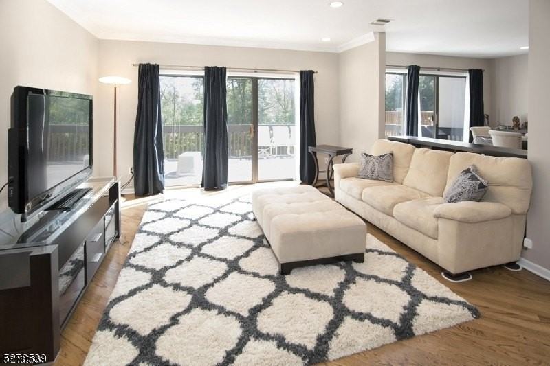 42 Schindler Ter - Photo 2 of 20