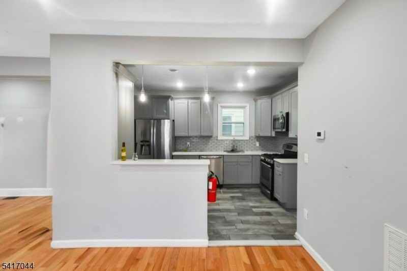 71 Knapp Ave - Photo 4 of 23