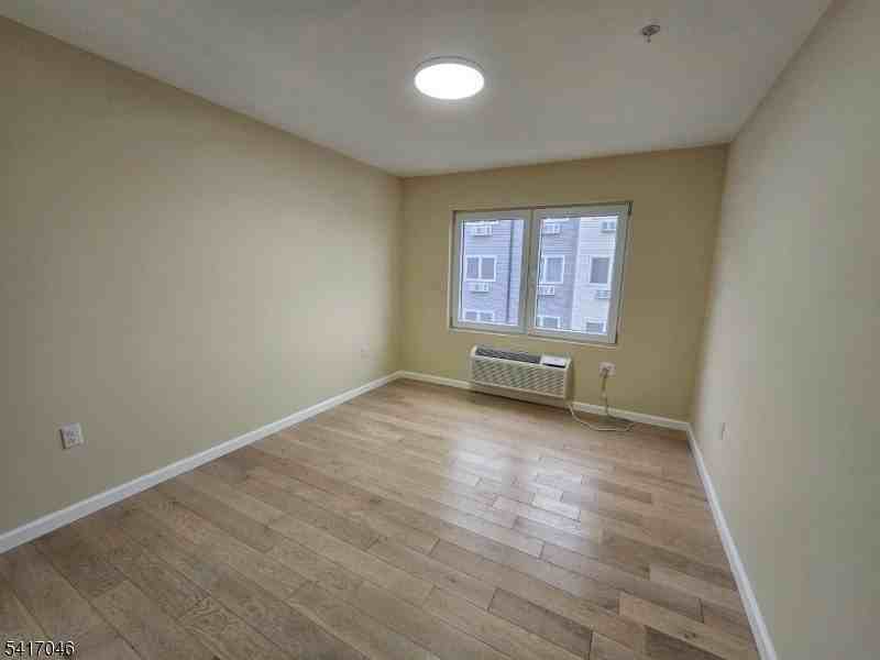 158 6th St #512 - Photo 6 of 9