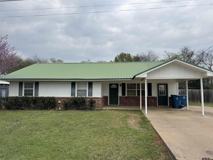 407 Sanders St - Photo 1 of 1