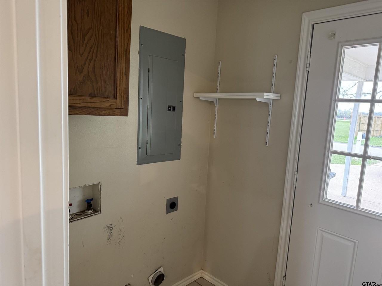 407 Sanders St - Photo 7 of 10