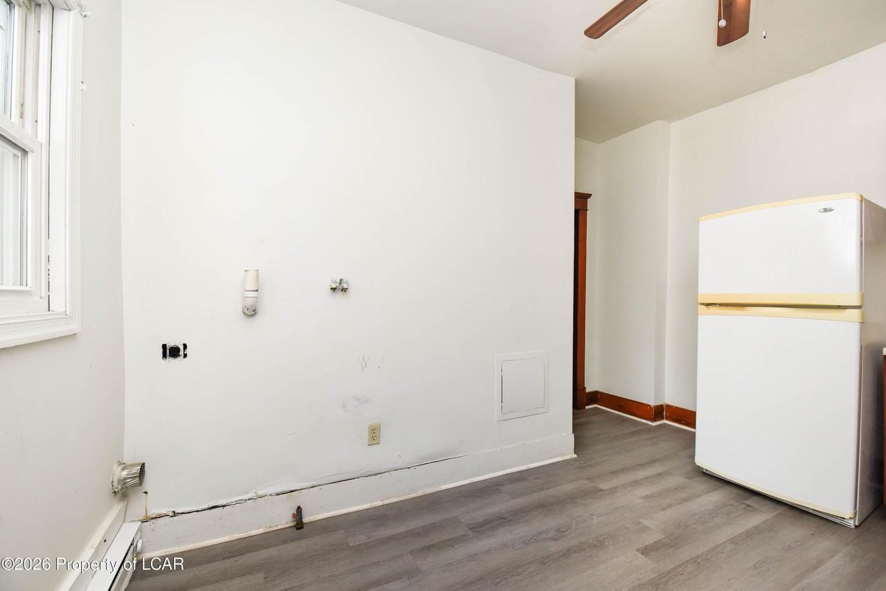 193 Boland Ave - Photo 5 of 22