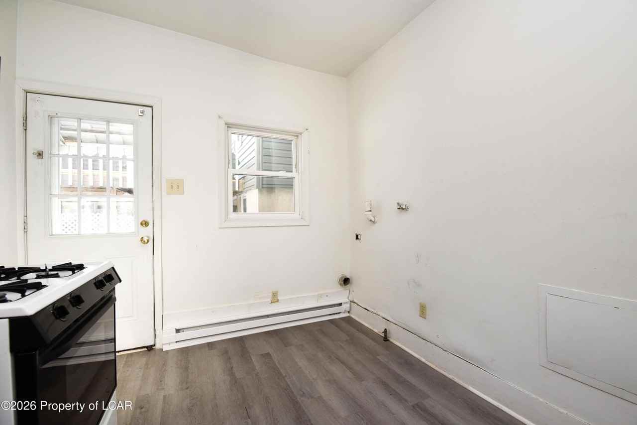 193 Boland Ave - Photo 6 of 22