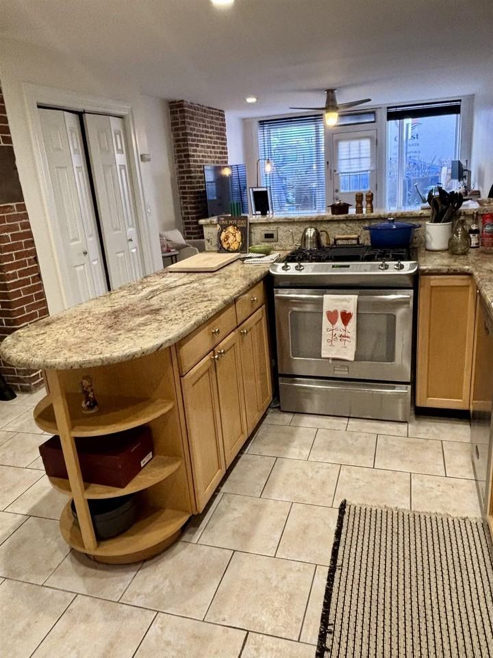 204 Warren St #G - Photo 4 of 16