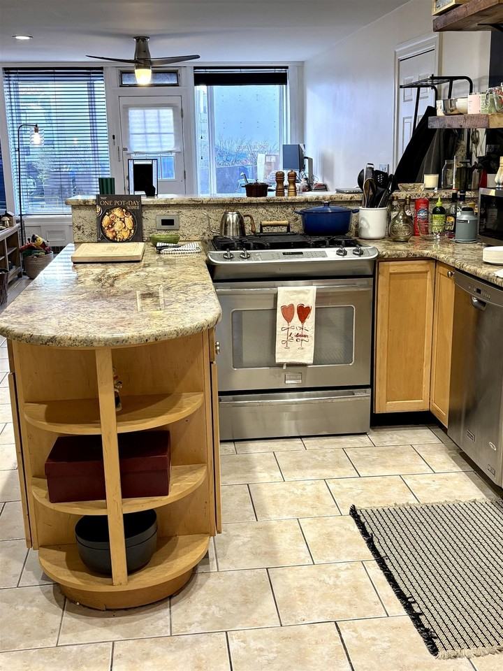 204 Warren St #G - Photo 2 of 16