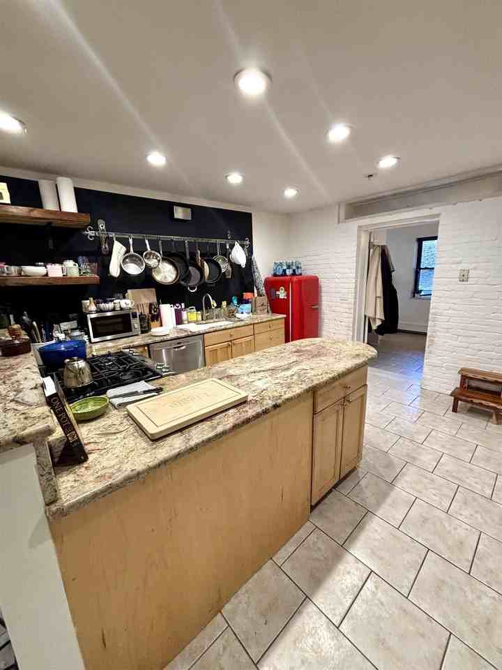 204 Warren St #G - Photo 5 of 16