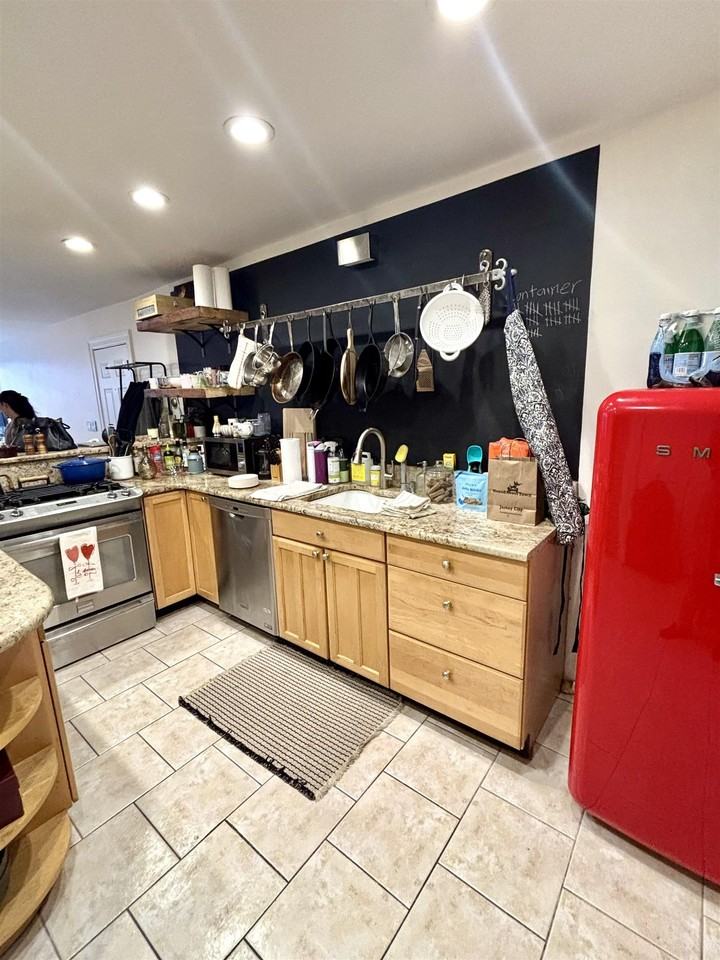 204 Warren St #G - Photo 6 of 16