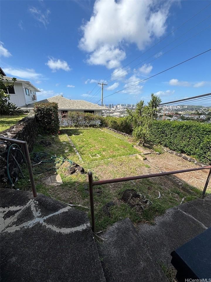 1541 Alencastre St Unit A - Photo 2 of 5